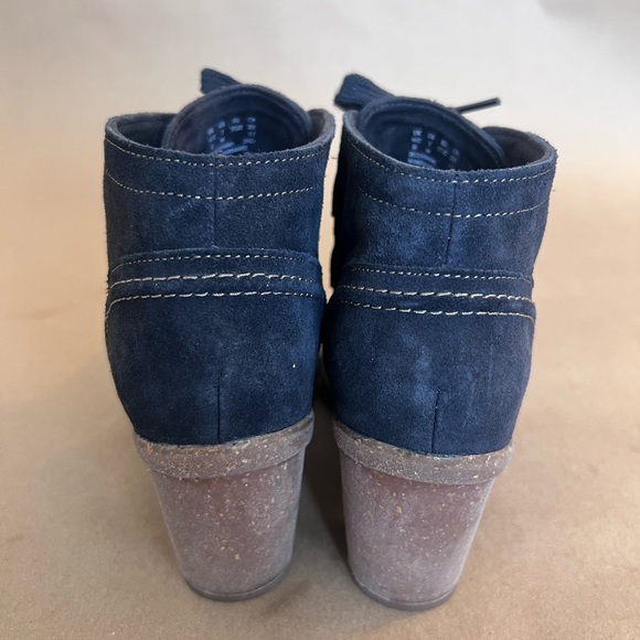Clark’s Carleta Lyon Navy Suede Lace up Block Heel Ankle Boots Size Women’s US 7 - Picture 3 of 11